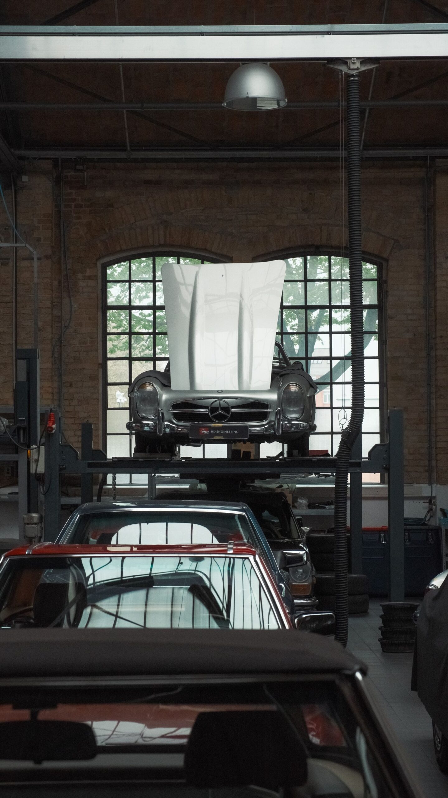 Classic Mercedes-Benz in Industrial Garage